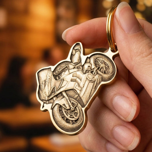 Individueller Schlüsselanhänger nach Kundenfoto | Dein eigenes Auto oder Motorrad als Anhänger | Personalisiertes Autogeschenk mit Gravur | aus hochwertigem Messing